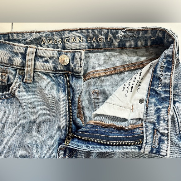 American Eagle Mom Straight Jean Distressed Light Blue Jeans Women’s Size 4 - Picture 8 of 15